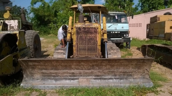 ขายแทรคเตอร์ CAT D6 สภาพสวยเดิมพร้อมใช้งาน เครื่องแน่น ปั้มดี แทรคและโซ่เต็ม ราคาต่อรองได้ ขายแทรคเตอร์ CAT D6 สภาพสวยเดิมพร้อมใช้งาน เครื่องแน่น ปั้มดี แทรคและโซ่เต็ม ราคาต่อรองได้