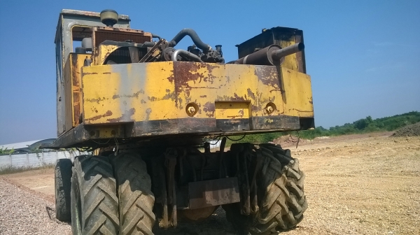 แมคโคล้อยาง รุ่นโกเบโก้ 120 มาค 1 ขาย 290000 สองเพลา เครื่องเดิมปั้มเดิมใช้งานได้ปกติ