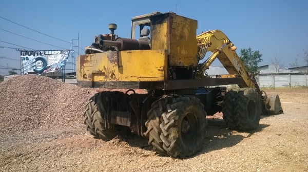 แมคโคล้อยาง รุ่นโกเบโก้ 120 มาค 1 ขาย 290000 สองเพลา เครื่องเดิมปั้มเดิมใช้งานได้ปกติ