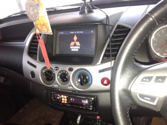 ขายดาวน์ไทรทัน พลัส 4 ประตู สีขาว