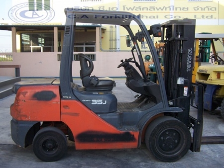 ขายรถ โฟล์คลิฟท์ TOYOTA รุ่น 8-FD35J