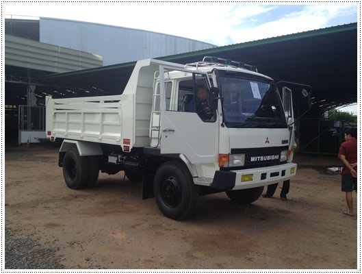 ขายครับ FUSO เครื่อง 185 แรงม้ากระบะดั้มพ์ดิน ยาว 3.80 เมตร กว้าง 2.20 เมตร ยาง 900 ขอบ 20 นิ้วพร้อมใช้ทำใหม่ทั้งคัน
