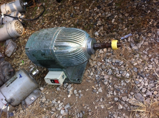 มอเตอร์สำหรับใส่ก้อนหินเจียร์หรือแปรงลวด ผ้าขัดมันขนาด 1 แรงม้า แบบแกนเดียว(มีแค่ 2 เครื่อง) มอเตอร์สำหรับใส่ก้อนหินเจียร์หรือแปรงลวด ผ้าขัดมันขนาด 1 แรงม้า แบบแกนเดียว(มีแค่ 2 เครื่อง)