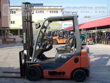ขายรถ โฟล์คลิฟท์ TOYOTA รุ่น 8-FG15