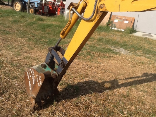 Komutsu pc10-3 นำเข้าจากญี่ปุ่นไม่เคยใช้ในไทย Komutsu pc10-3 นำเข้าจากญี่ปุ่นไม่เคยใช้ในไทย