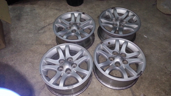 ล้อเดิม  Tiger D4D ขอบ 15ล้อ สีเดิมตามสภาพ ไม่คดไม่ดุ้ง มีฝาปิดดุมกลาง ให้ 2อัน