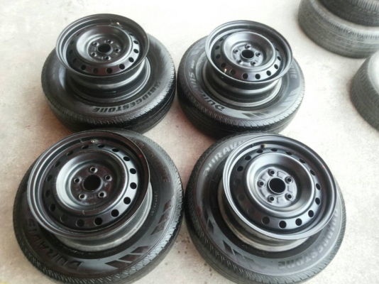 ล้อกะทะเหล็กวีโก้ ยางบริสโตน DURAVIS 215-70R15  ยางปี 12 ชุดสี่เส้น 5900 บาท