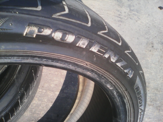 205/40R17 BRIDGESTONE และ DUNLOP   มี 4 เส้น TEL.081-427-3941