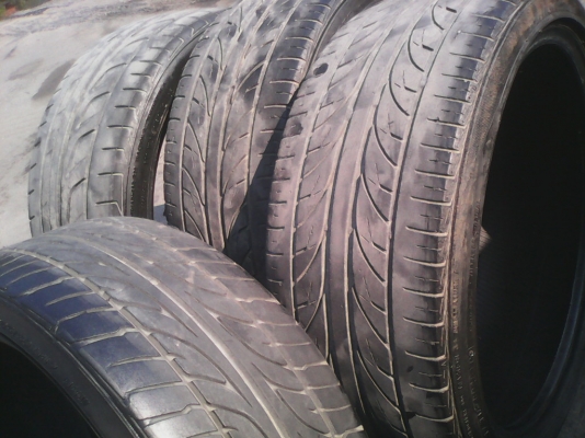 205/40R17 BRIDGESTONE และ DUNLOP   มี 4 เส้น TEL.081-427-3941