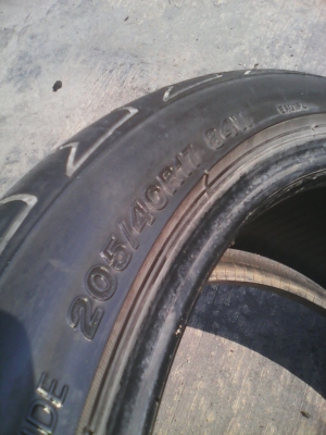 205/40R17 BRIDGESTONE และ DUNLOP   มี 4 เส้น TEL.081-427-3941