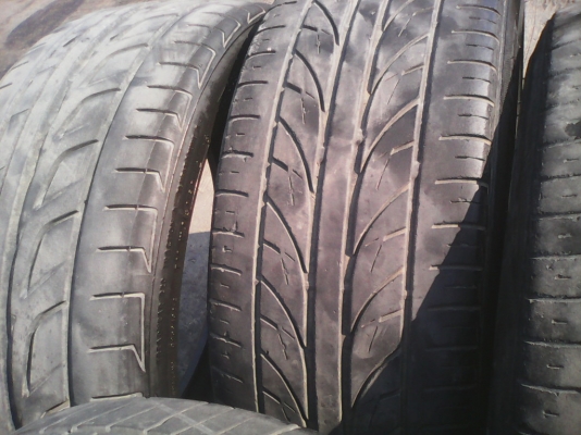 205/40R17 BRIDGESTONE และ DUNLOP   มี 4 เส้น TEL.081-427-3941