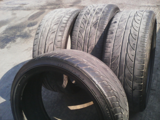 205/40R17 BRIDGESTONE และ DUNLOP   มี 4 เส้น TEL.081-427-3941