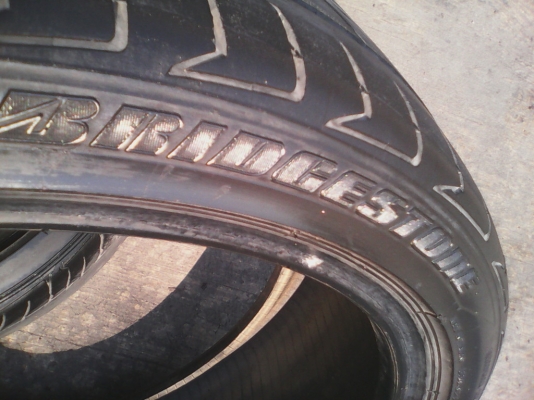 205/40R17 BRIDGESTONE และ DUNLOP   มี 4 เส้น TEL.081-427-3941