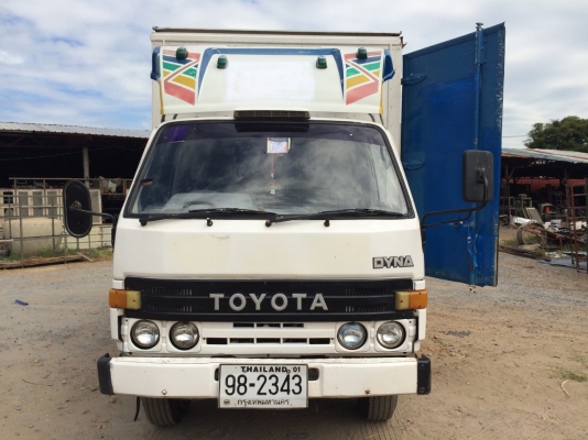 TOYOTA 6 ล้อ 115 แรง มีตู้พร้อม