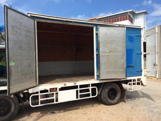 TOYOTA 6 ล้อ 115 แรง มีตู้พร้อม