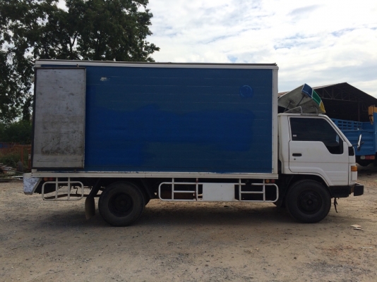 TOYOTA 6 ล้อ 115 แรง มีตู้พร้อม