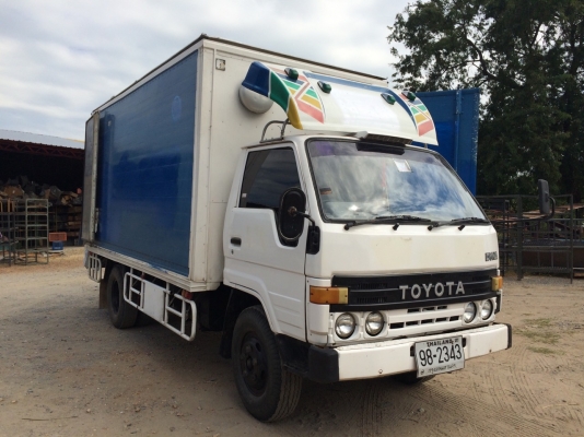 TOYOTA 6 ล้อ 115 แรง มีตู้พร้อม