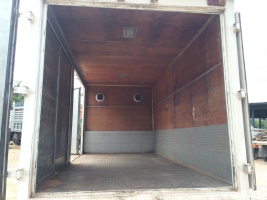 TOYOTA 6 ล้อ 115 แรง มีตู้พร้อม