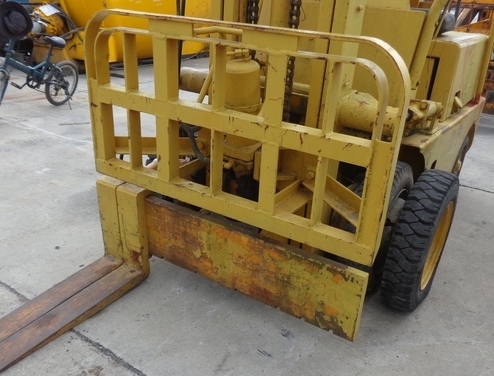 ขาย Forklift Komatsu FD25-6 พร้อมใช้งาน ขาย Forklift Komatsu FD25-6 พร้อมใช้งาน