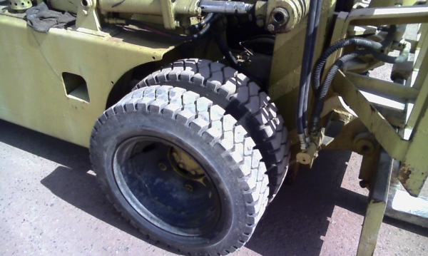 ขาย Forklift Komatsu FD25-6 พร้อมใช้งาน ขาย Forklift Komatsu FD25-6 พร้อมใช้งาน