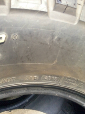 ขายยาง DEESTONE ปี13 สัปดาที่43 เบอร์ 285-75-16ดอกเต็มๆ ราคา 10000 ของอยู่ บางบอน 089-1656554