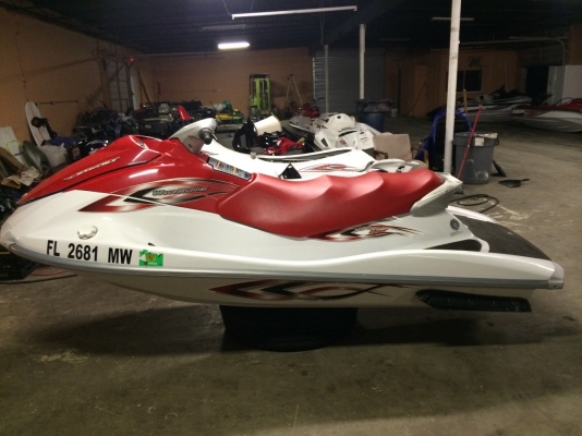 เรือเจ็ตสกี YAMAHA VX110 ปี05 สภาพเดิมๆจากรัฐฟลอริดา นำเข้าจากสหรัฐอเมริกา สนใจคุยรายละเอียดก่อนได้ครับ เรือถึงไทยแล้ว สภาพสวยทุกลำ