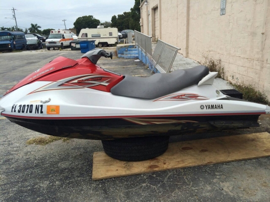 เรือเจ็ตสกี YAMAHA VX110 ปี08 สภาพเดิมๆจากรัฐฟลอริดา นำเข้าจากสหรัฐอเมริกา สนใจคุยรายละเอียดก่อนได้ครับ เรือถึงไทยแล้ว สภาพสวยทุกลำ