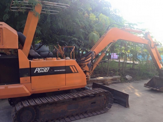 KOMATSU PC30-3   รถเก่านำเข้าจากญี่ปุ่นไม่เคยใช้งานในไทย  สภาพพร้อมลุยงาน