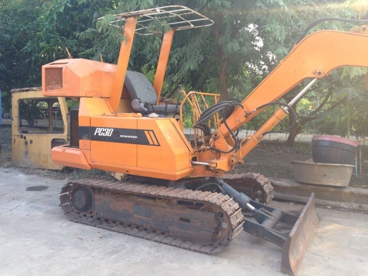 KOMATSU PC30-3   รถเก่านำเข้าจากญี่ปุ่นไม่เคยใช้งานในไทย  สภาพพร้อมลุยงาน