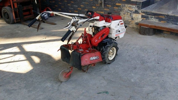 รถพรวนดิน ISEKI 500 ขนาด 5 แรง เก่าญี่ปุ่น เครื่องยนต์ติดง่าย สภาพสวย พร้อมใช้งาน มีเกียแบบตีเดินหน้าและเกียตีถอยหลัง รถพรวนดิน ISEKI 500 ขนาด 5 แรง เก่าญี่ปุ่น เครื่องยนต์ติดง่าย สภาพสวย พร้อมใช้งาน มีเกียแบบตีเดินหน้าและเกียตีถอยหลัง