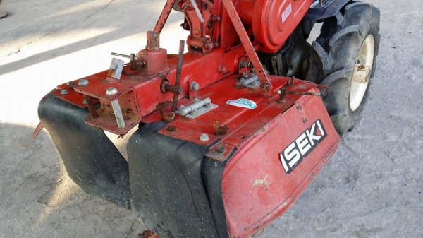 รถพรวนดิน ISEKI 500 ขนาด 5 แรง เก่าญี่ปุ่น เครื่องยนต์ติดง่าย สภาพสวย พร้อมใช้งาน มีเกียแบบตีเดินหน้าและเกียตีถอยหลัง รถพรวนดิน ISEKI 500 ขนาด 5 แรง เก่าญี่ปุ่น เครื่องยนต์ติดง่าย สภาพสวย พร้อมใช้งาน มีเกียแบบตีเดินหน้าและเกียตีถอยหลัง