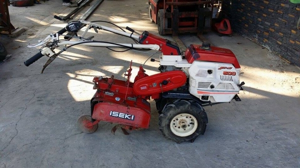 รถพรวนดิน ISEKI 500 ขนาด 5 แรง เก่าญี่ปุ่น เครื่องยนต์ติดง่าย สภาพสวย พร้อมใช้งาน มีเกียแบบตีเดินหน้าและเกียตีถอยหลัง รถพรวนดิน ISEKI 500 ขนาด 5 แรง เก่าญี่ปุ่น เครื่องยนต์ติดง่าย สภาพสวย พร้อมใช้งาน มีเกียแบบตีเดินหน้าและเกียตีถอยหลัง