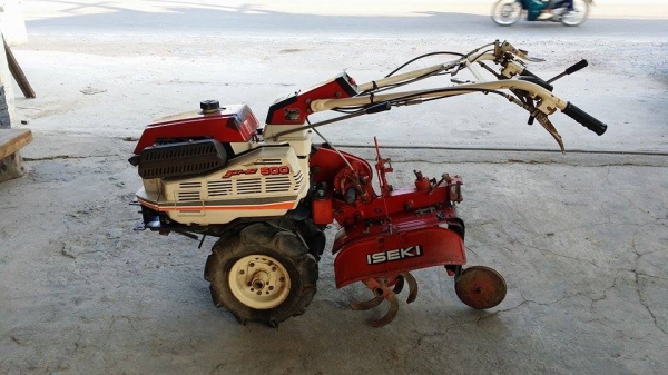 รถพรวนดิน ISEKI 500 ขนาด 5 แรง เก่าญี่ปุ่น เครื่องยนต์ติดง่าย สภาพสวย พร้อมใช้งาน มีเกียแบบตีเดินหน้าและเกียตีถอยหลัง รถพรวนดิน ISEKI 500 ขนาด 5 แรง เก่าญี่ปุ่น เครื่องยนต์ติดง่าย สภาพสวย พร้อมใช้งาน มีเกียแบบตีเดินหน้าและเกียตีถอยหลัง