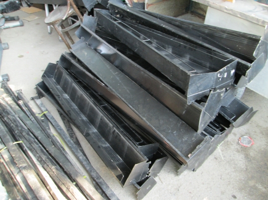 ชั้นวาง  ซีดี    เหล็กหนาหนักแข็งแรง   เปลี่ยนสีวางอย่างอื่นก็ได้