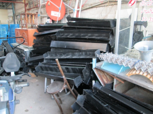 ชั้นวาง  ซีดี    เหล็กหนาหนักแข็งแรง   เปลี่ยนสีวางอย่างอื่นก็ได้