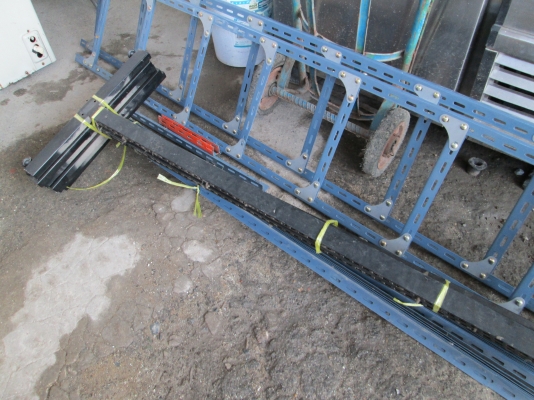 ชั้นวาง  ซีดี    เหล็กหนาหนักแข็งแรง   เปลี่ยนสีวางอย่างอื่นก็ได้