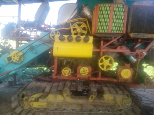 รถเกี่ยวรองกระสอบพร้อมใช้ มีชุดอุ้มให้ไปพร้อม 175Hpไม่โบว์ ตัวเดินแทร็คเตอร์