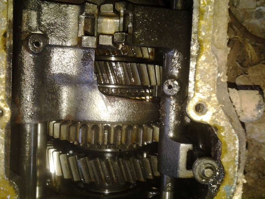 ขายตามสภาพเกียร์นิสสันคาร์บอนสีล้อกลางไว้ทำอีแตน ขายตามสภาพเกียร์นิสสันคาร์บอนสีล้อกลางไว้ทำอีแตน