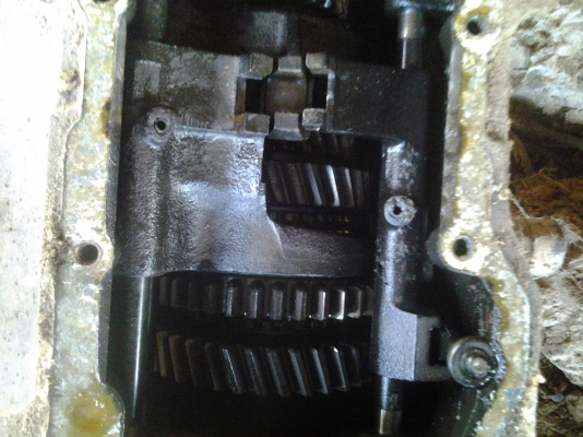 ขายตามสภาพเกียร์นิสสันคาร์บอนสีล้อกลางไว้ทำอีแตน ขายตามสภาพเกียร์นิสสันคาร์บอนสีล้อกลางไว้ทำอีแตน