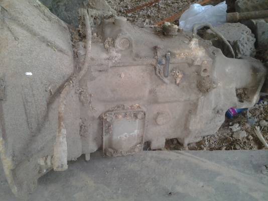 ขายตามสภาพเกียร์นิสสันคาร์บอนสีล้อกลางไว้ทำอีแตน