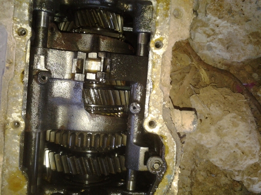 ขายตามสภาพเกียร์นิสสันคาร์บอนสีล้อกลางไว้ทำอีแตน ขายตามสภาพเกียร์นิสสันคาร์บอนสีล้อกลางไว้ทำอีแตน