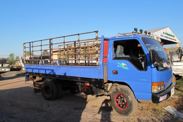 ขาย รถบรรทุก 6 ล้อ