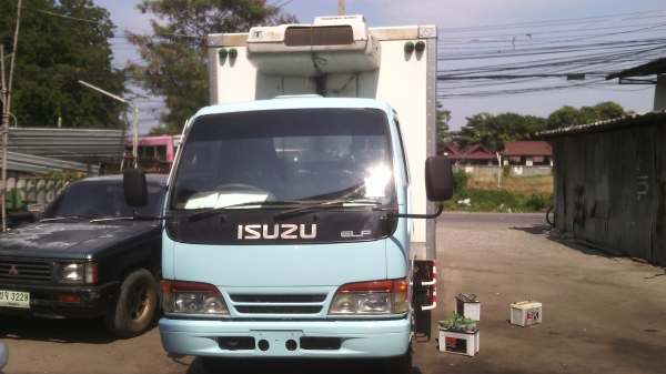 รถ6ล้ออีซูซูหัวการตูนตู้เย็น รถ6ล้ออีซูซูหัวการตูนตู้เย็น