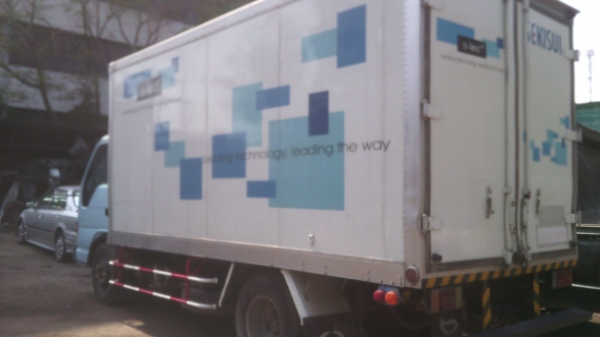 รถ6ล้ออีซูซูหัวการตูนตู้เย็น รถ6ล้ออีซูซูหัวการตูนตู้เย็น