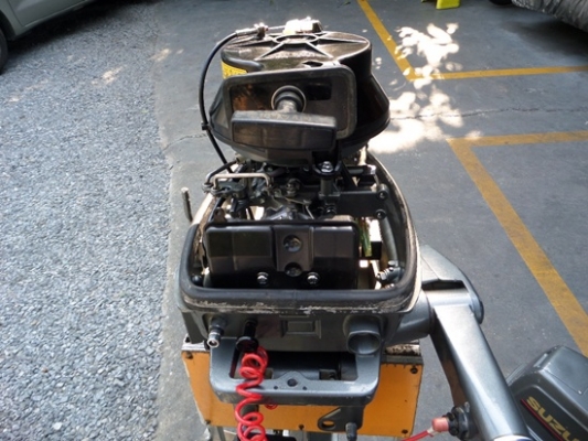 เรือปิเนียม LANDUA 12 ฟุต พร้อมเครื่อง SUZUKI 5 hp