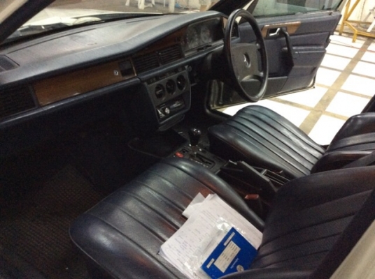 ขายรถเบนส์ 190E ปี94 เครื่องนิสสัน SR20 2.0 หัวฉีด เกียร์ออโต้ ติดแก๊ส LPG เพาเวอร์ ไฟฟ้า เบาะสวยเดิมๆ ลายไม้เดิมๆ วิทยุCD ตัวถังเดิม สีเต็ม แม็ก17" ยางใหม่ๆ รถขับดี พร้อมใช้เลยครับ ภาษีปี58 ขับกลับได้เลย