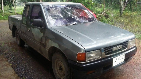 ขายอีซูซุTFRปี90เครื่องดีมากไม่มีใอคันซีสวยไม่ผุสีไม่ค่อยสวยรถไม่เคยชนเดิมบางทั้งคันขี่ดี