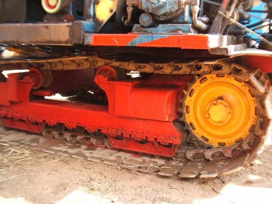 ขายรถเกียวข้าวไทยเส็ง เดี่ยวทรนง ปี 48 อุ้ม 2.5 ตัน เครื่องยนต์อีซูซุ 210 แรงม้า ตัวเดิน 12 HT ปั้มไดกิ๊นส์ เบอร์ 23 โซ่ D2