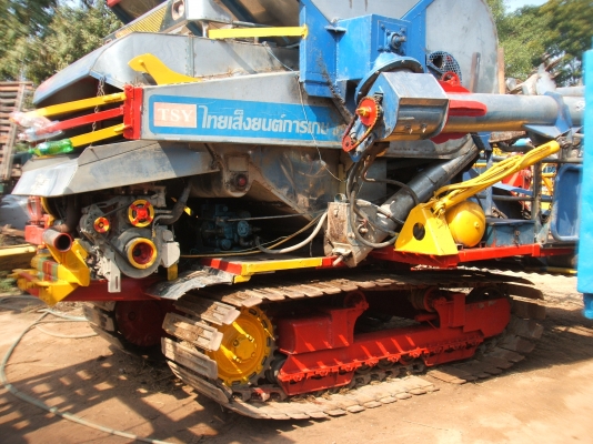 ขายรถเกียวข้าวไทยเส็ง เดี่ยวทรนง ปี 48 อุ้ม 2.5 ตัน เครื่องยนต์อีซูซุ 210 แรงม้า ตัวเดิน 12 HT ปั้มไดกิ๊นส์ เบอร์ 23 โซ่ D2