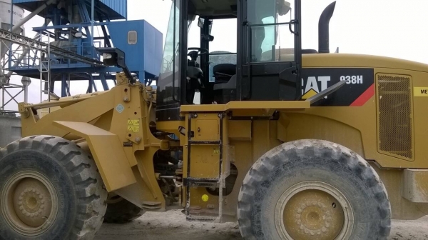 ขายด่วนรถตักล้อยางCAT 938H รถออกห้างเมโทร ใช้แค่1xxx    ขายดาวน์ 1550000